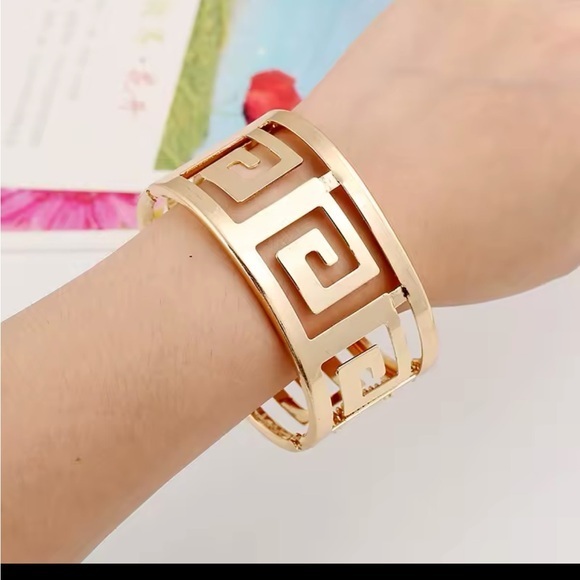 Gold Geometric Bracelet - Picture 1 of 4